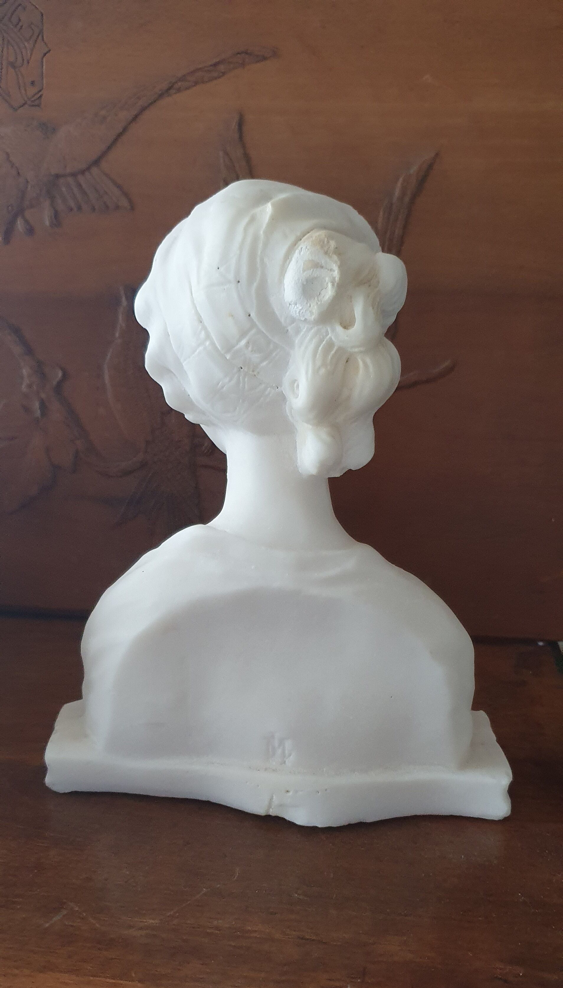 Bust of young woman L.Mignon