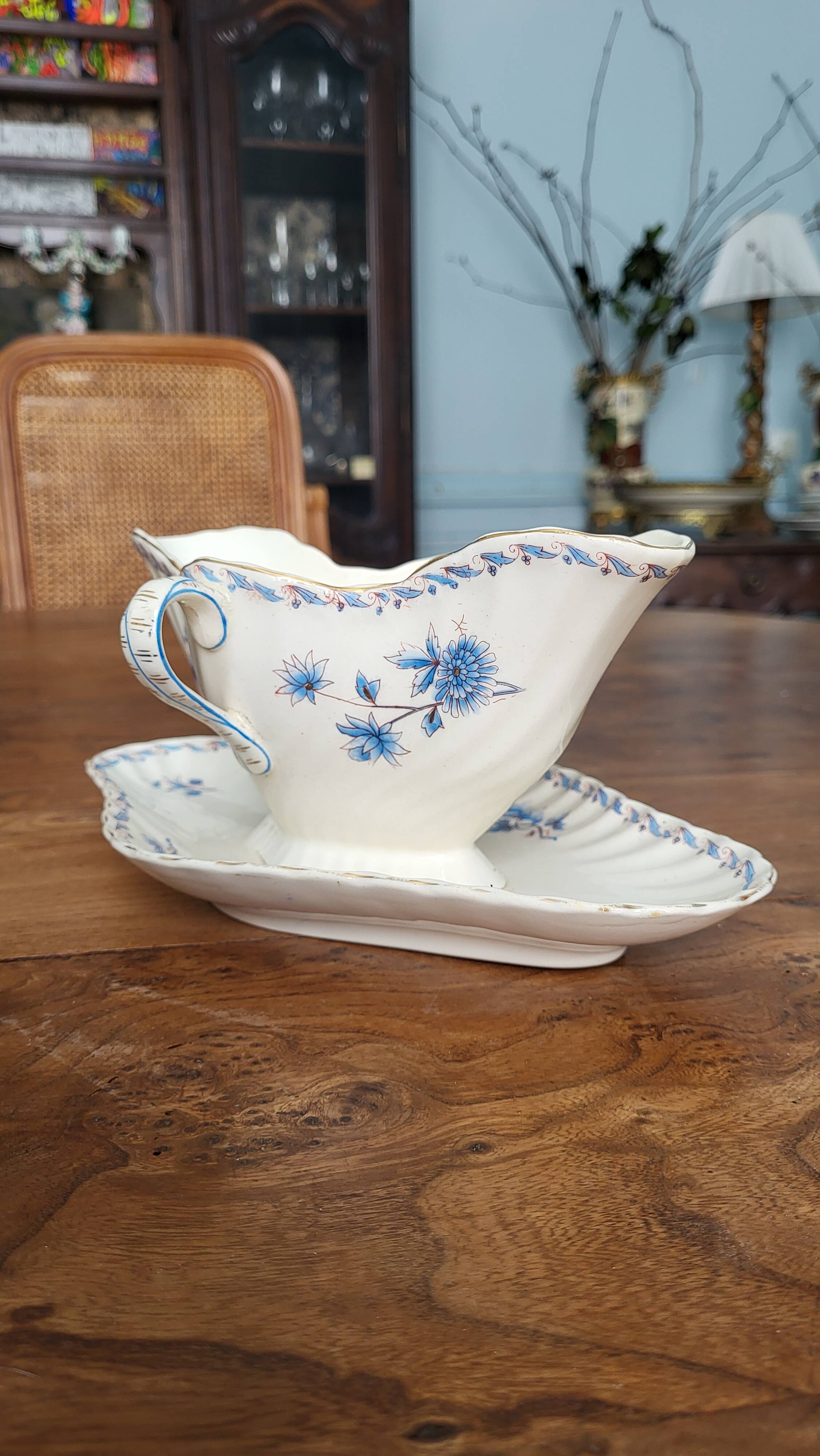 Petrus Regout 19th century dinner service 115 pieces