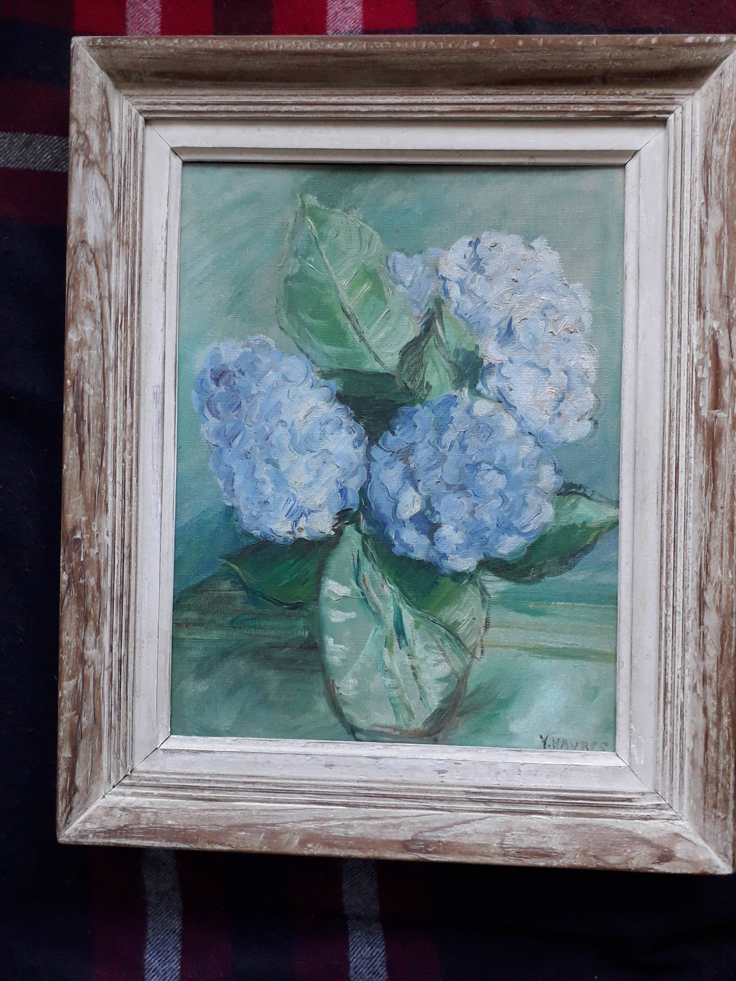 Old oil painting depicting a bouquet of flowers