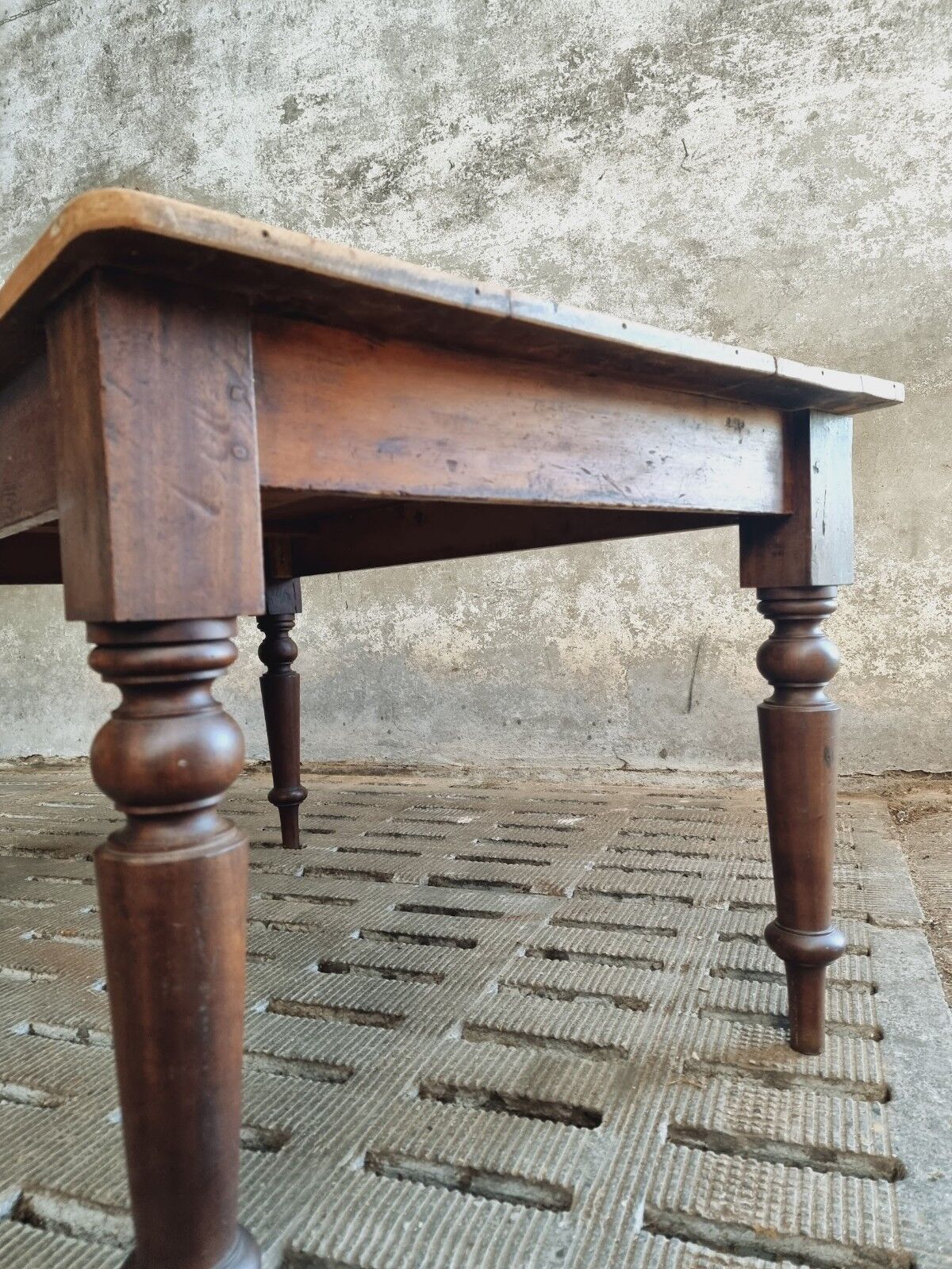 Antique dining table 92 x 154 cm