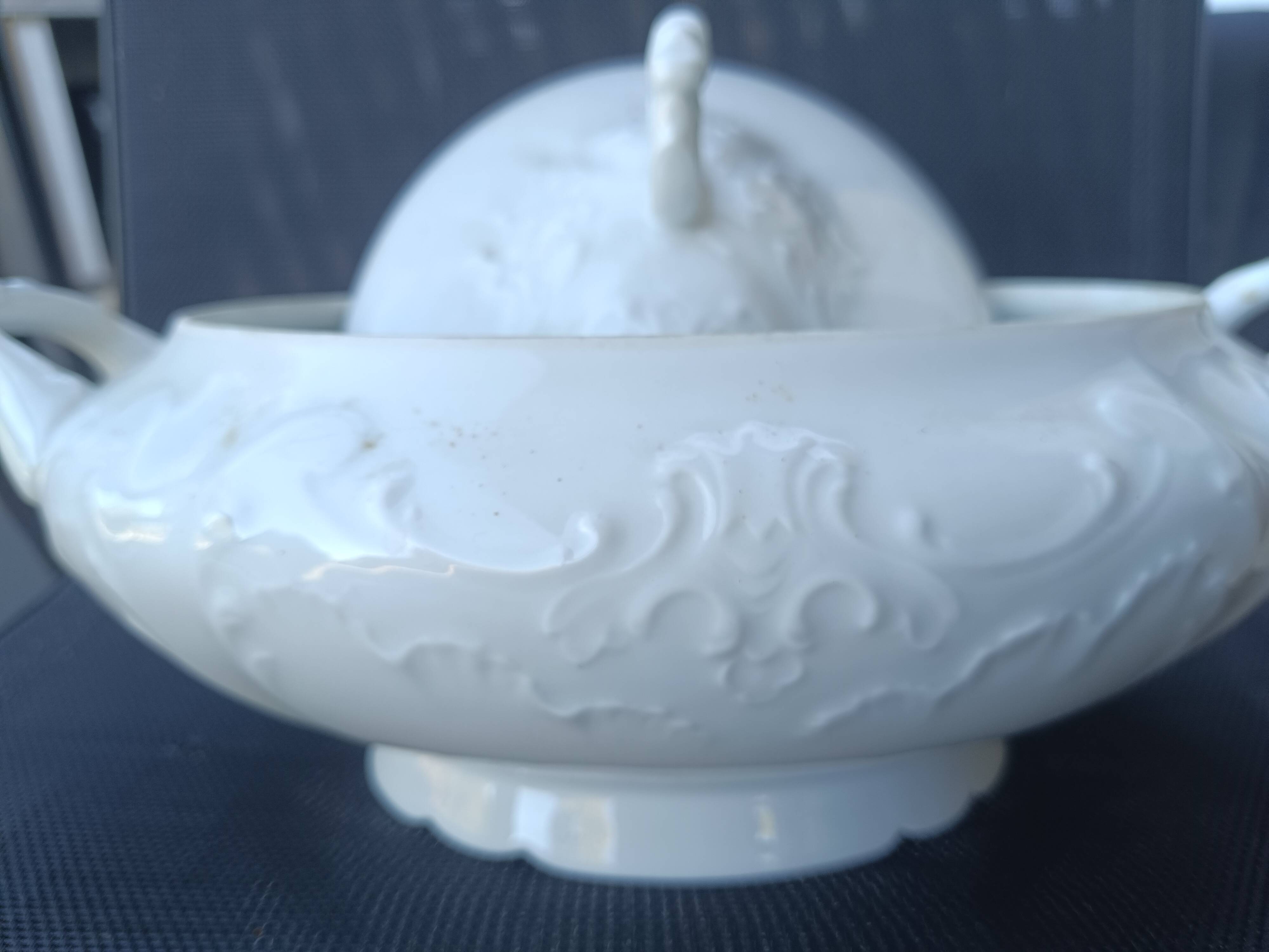 Soup tureen