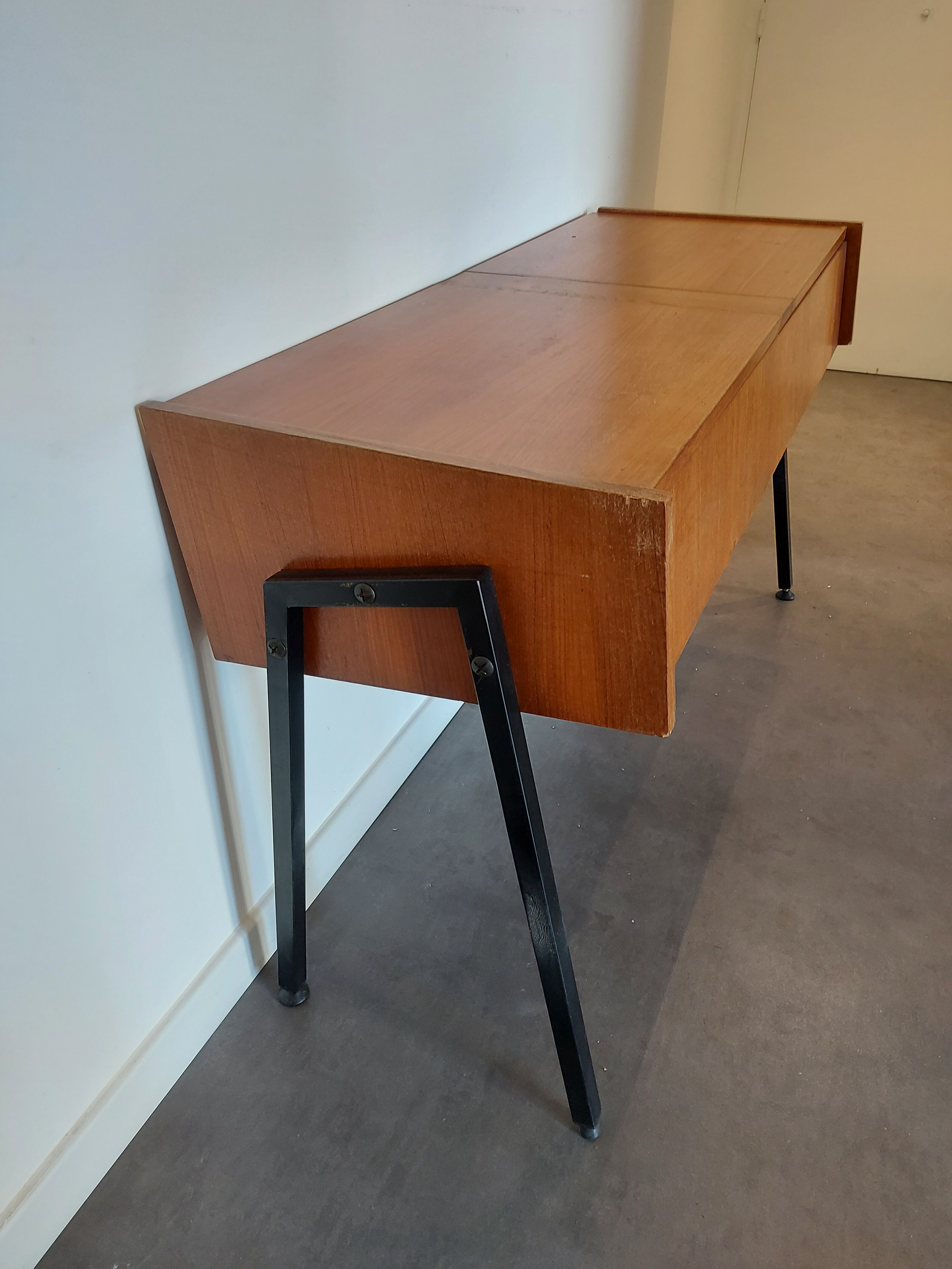 Console design 50'S