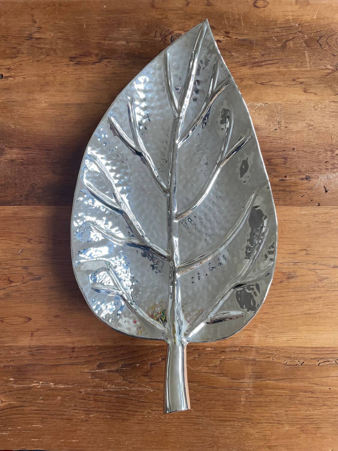 Large leaf-shaped centerpiece tray
