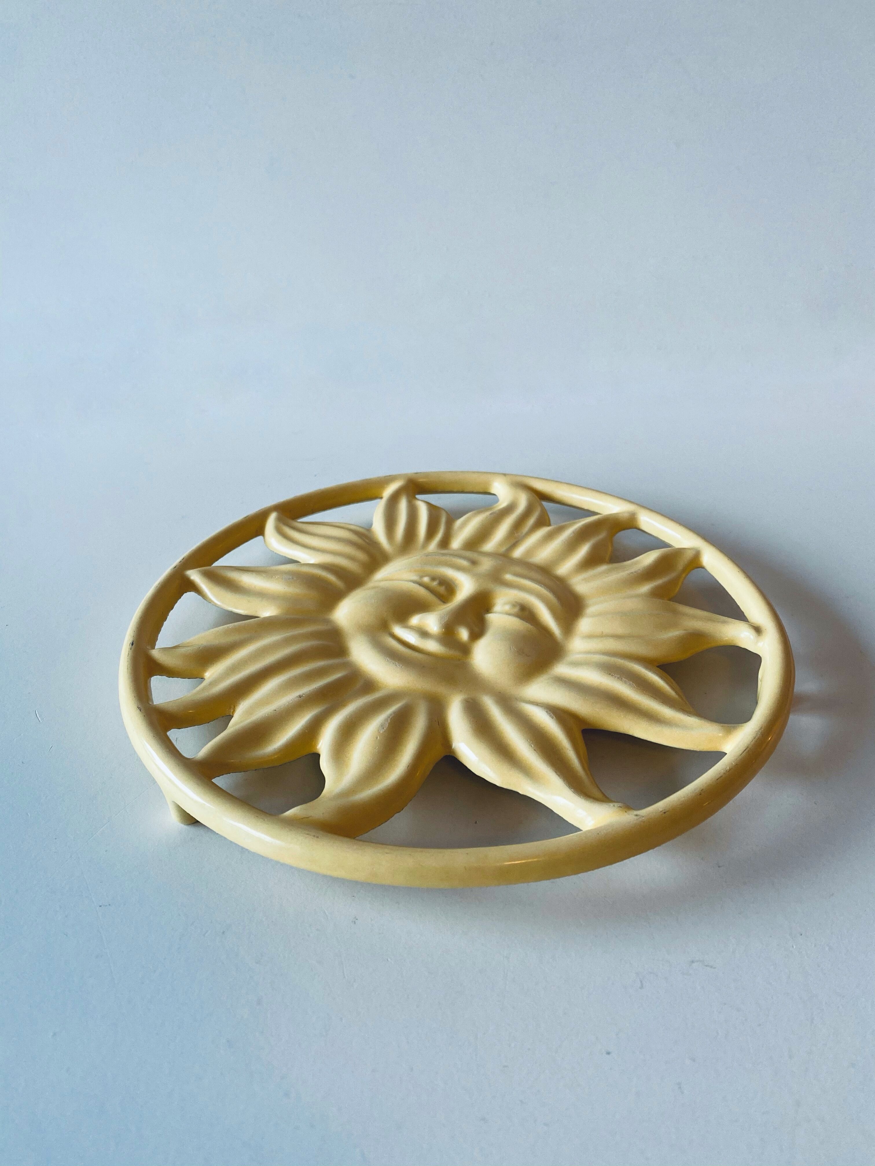 Under-the-flat cast-iron sun