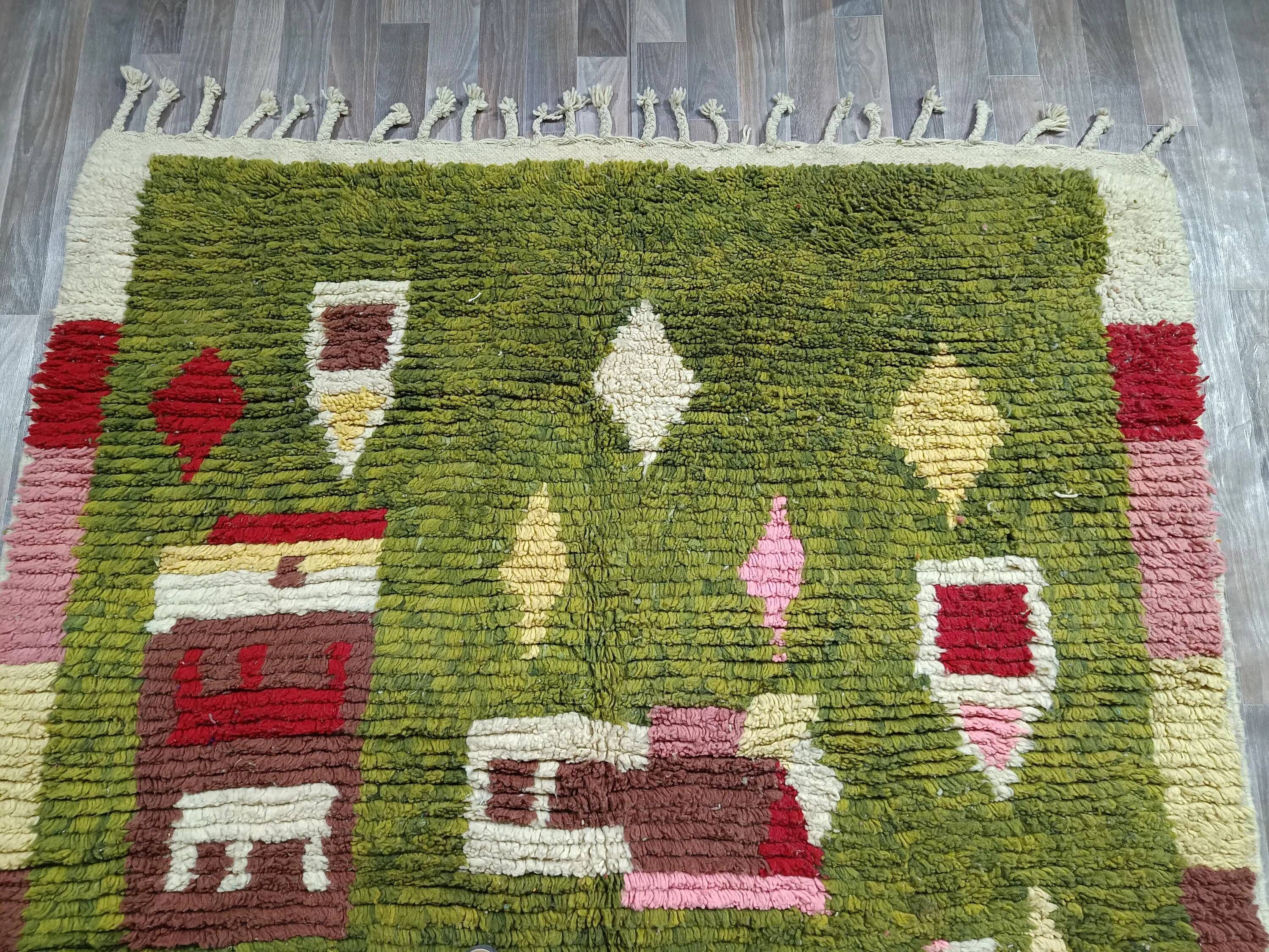 Handmade Moroccan wool rug, large size 250x150 cm, handcrafted.