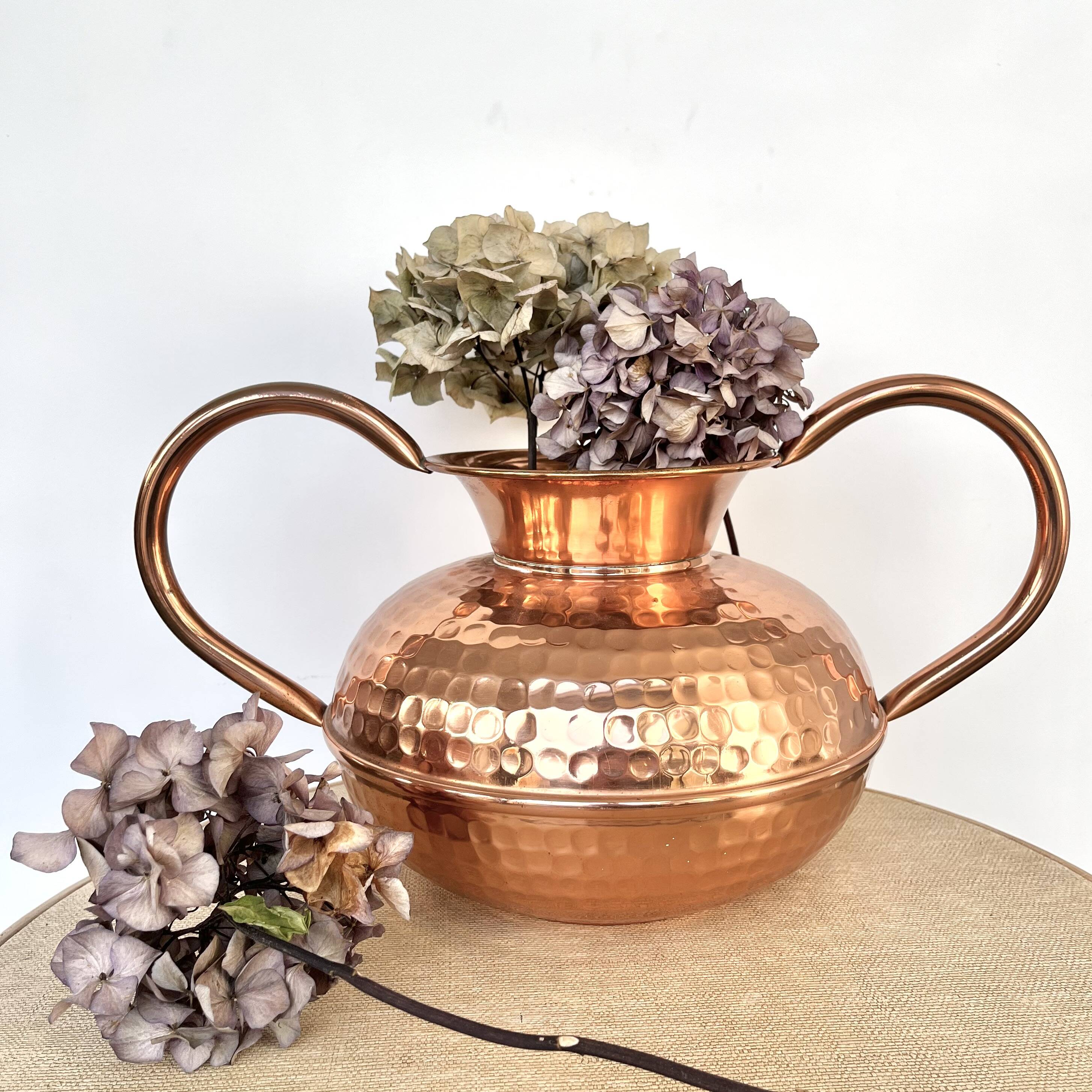 Villedieu hammered copper pot vase with handles, 20th century