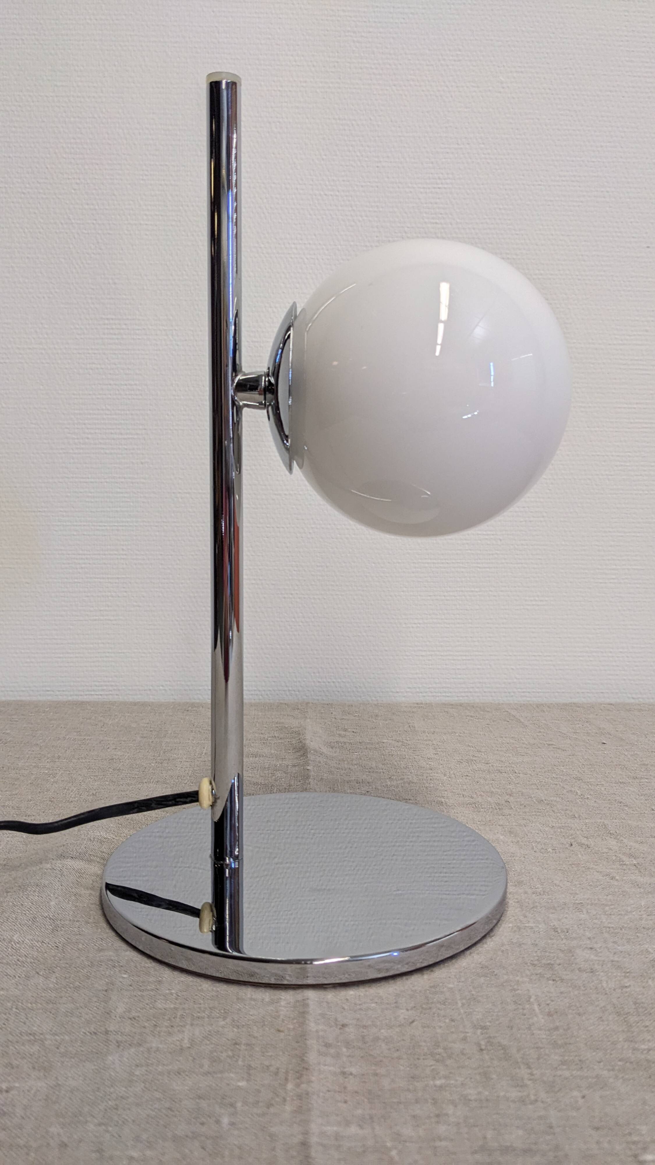 Space age lamp in white opaline from the 60s/70s