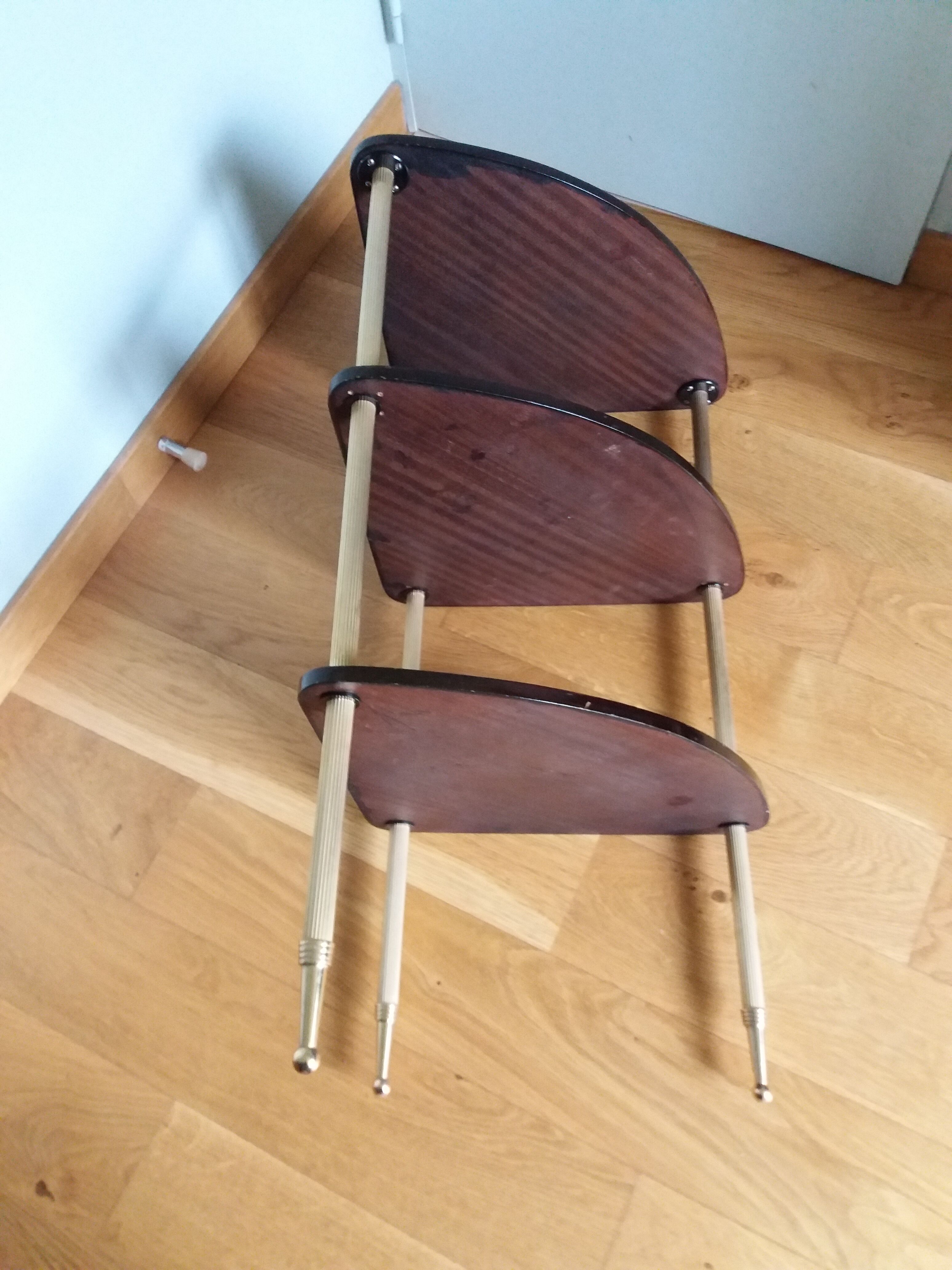 Formica corner shelf neck and gilded metal
