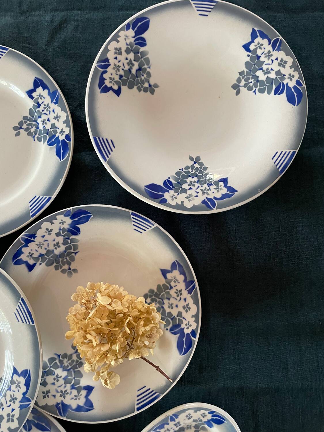 Lot 6 flat plates, 1 dish, 1 Ceranord Saint Amand Vintage 1950s dish