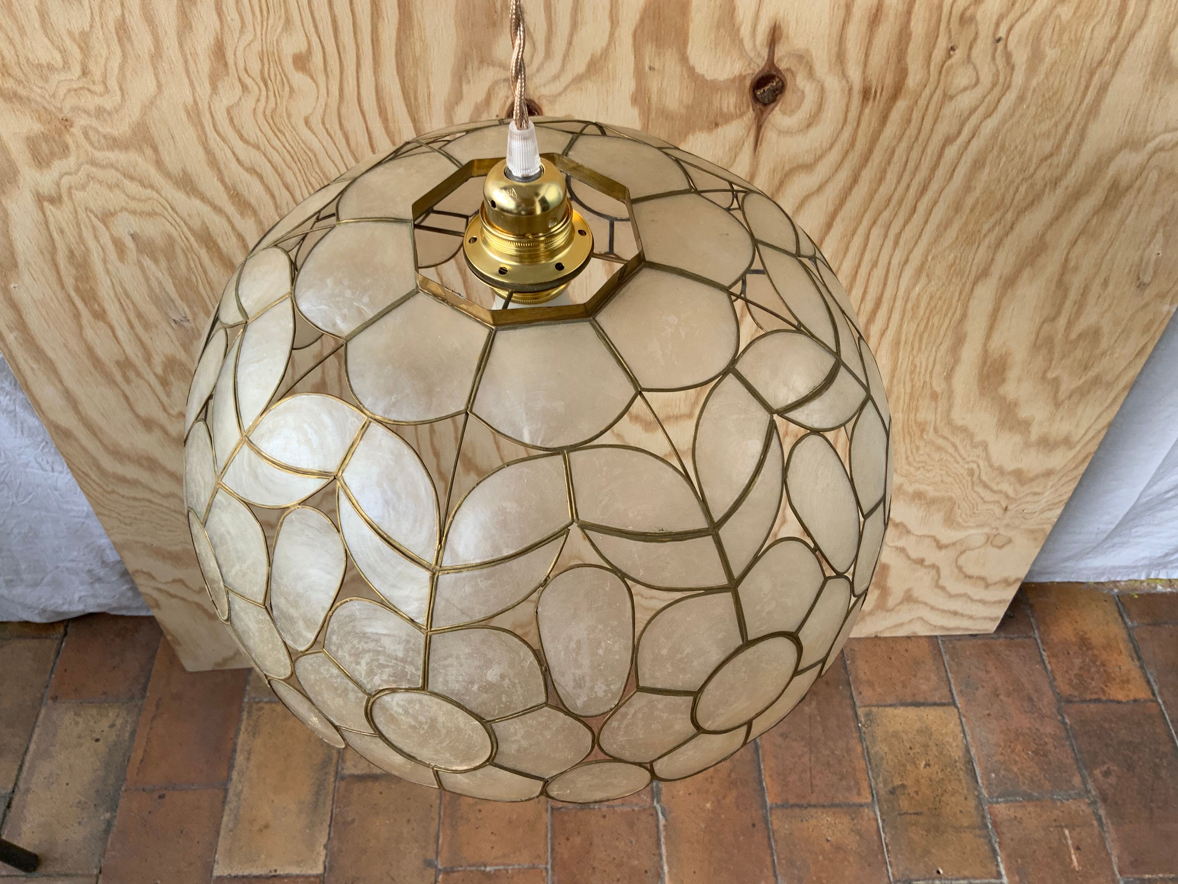 Vintage mother-of-pearl suspension