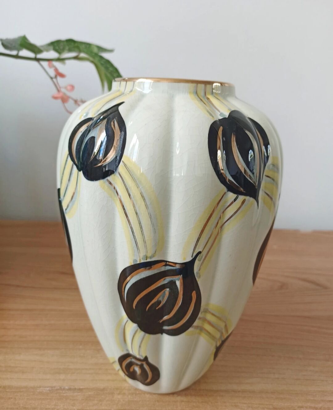 Vintage ceramic vase - Hand-painted decoration