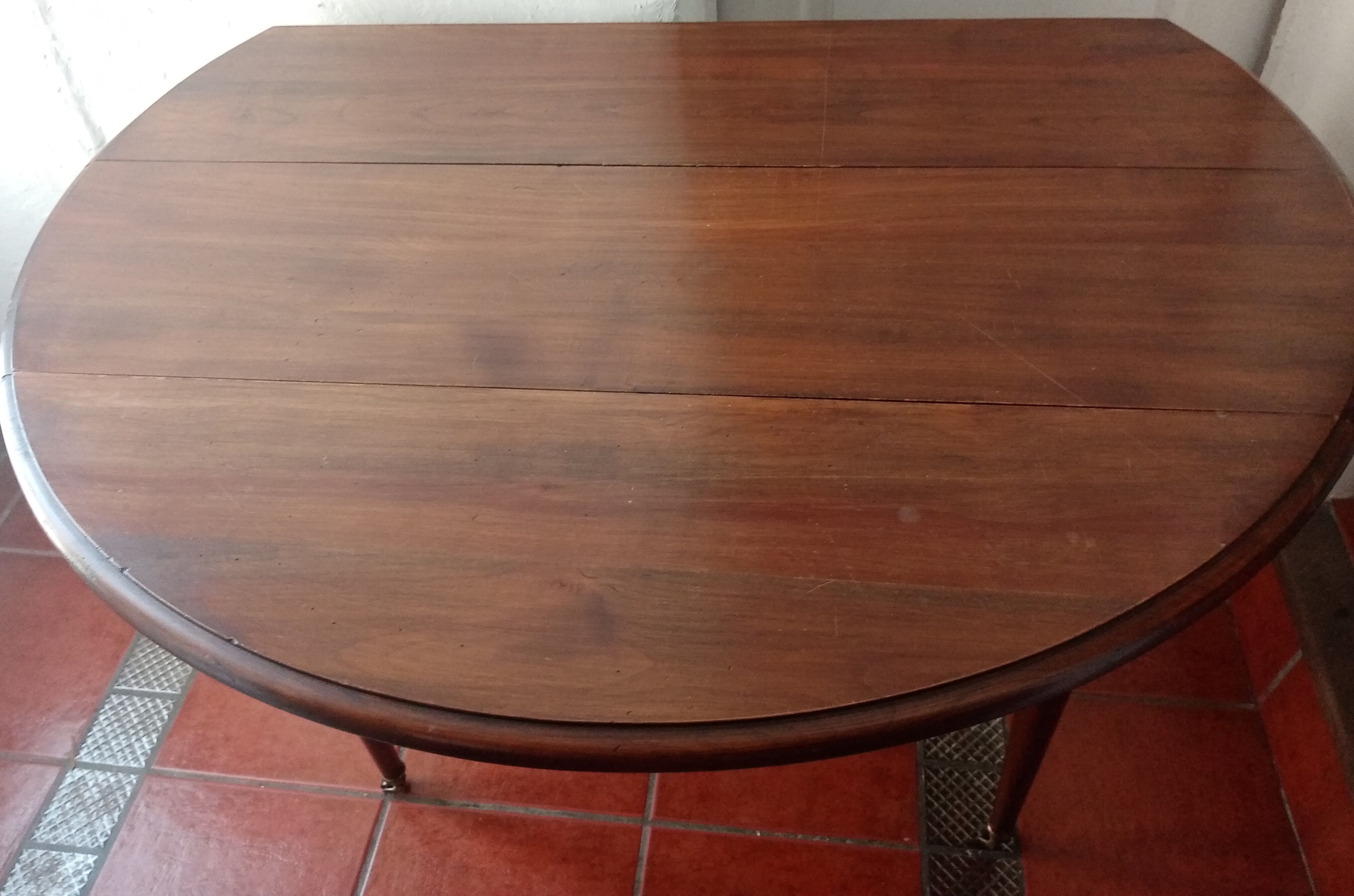 Round table falling at six feet with 3 extension total 2.25 meters