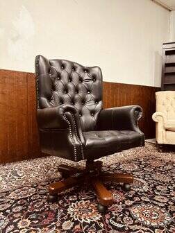 Chaise de directeur Chesterfield classique anglaise noire