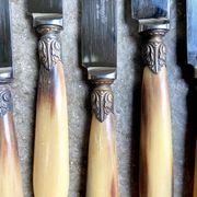 6 La Trompette knives in beige and stainless steel horn