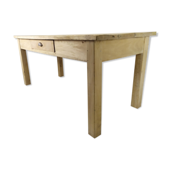 Farm table