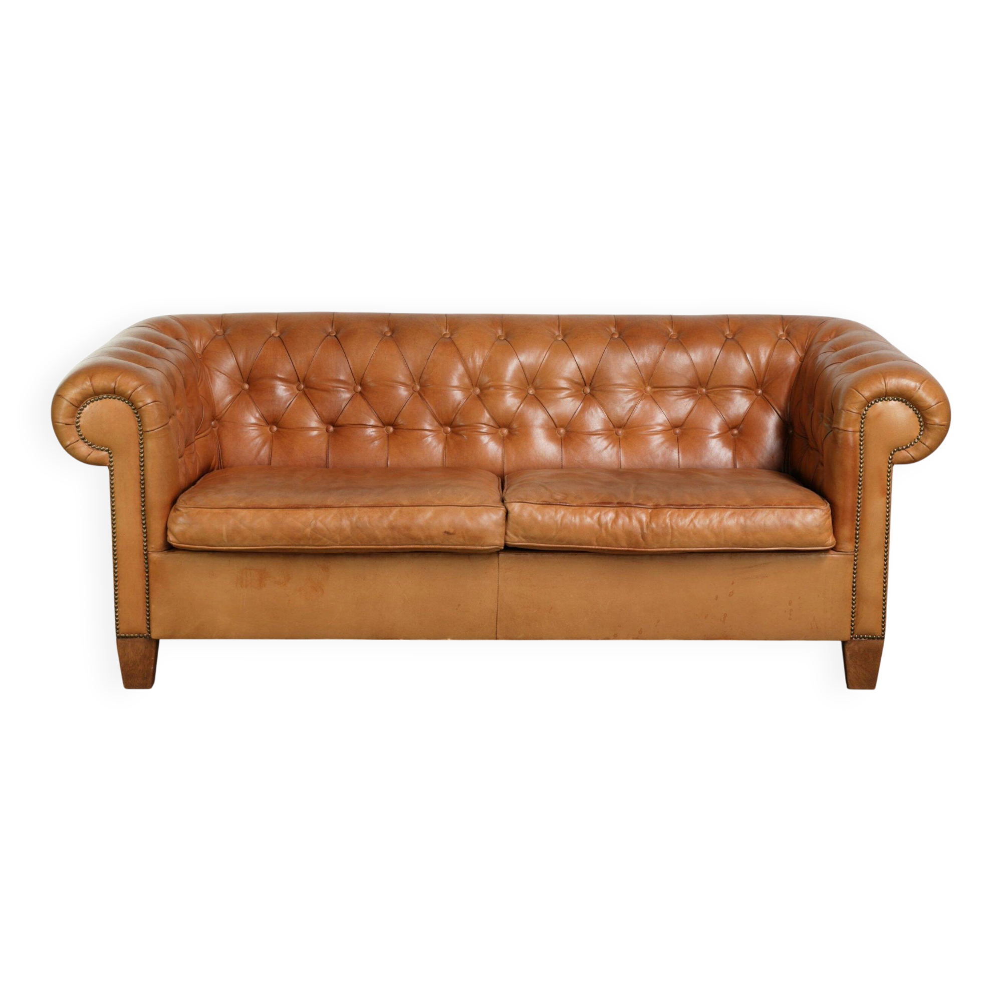 Sheepskin 2.5-seater Chesterfield sofa in a light cognac colour