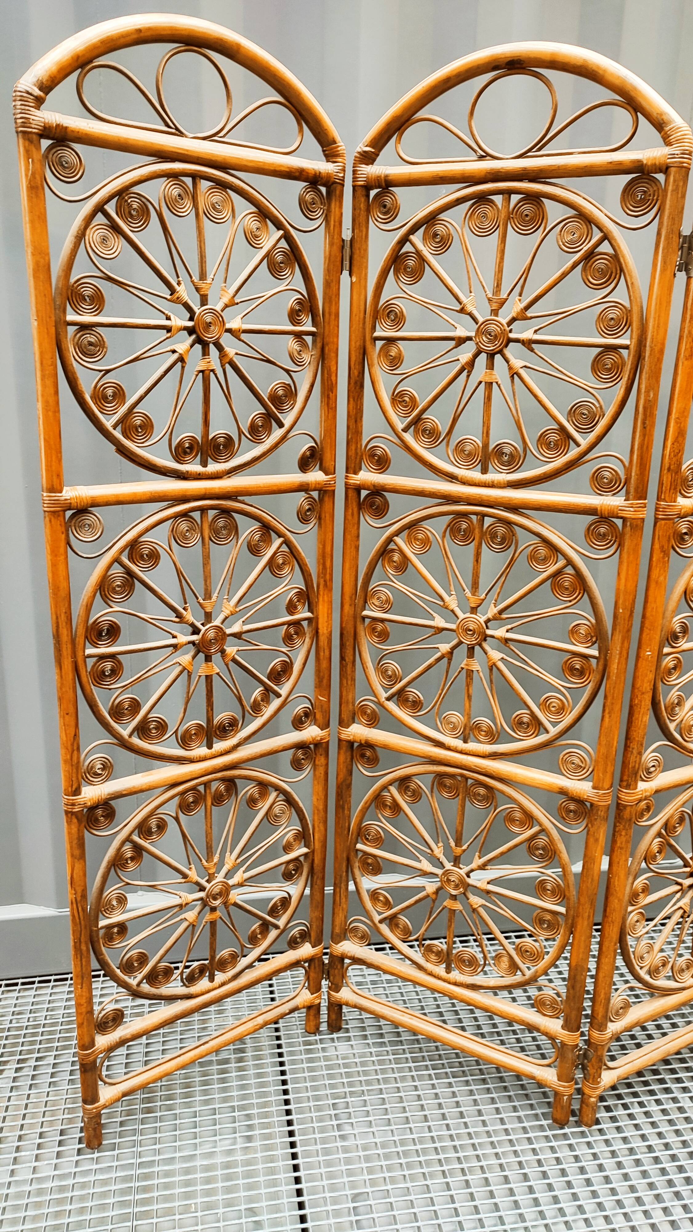 4-leaf peacock rattan screen