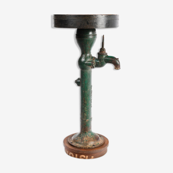 Fountain harness in iron and green wood