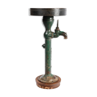 Fountain harness in iron and green wood