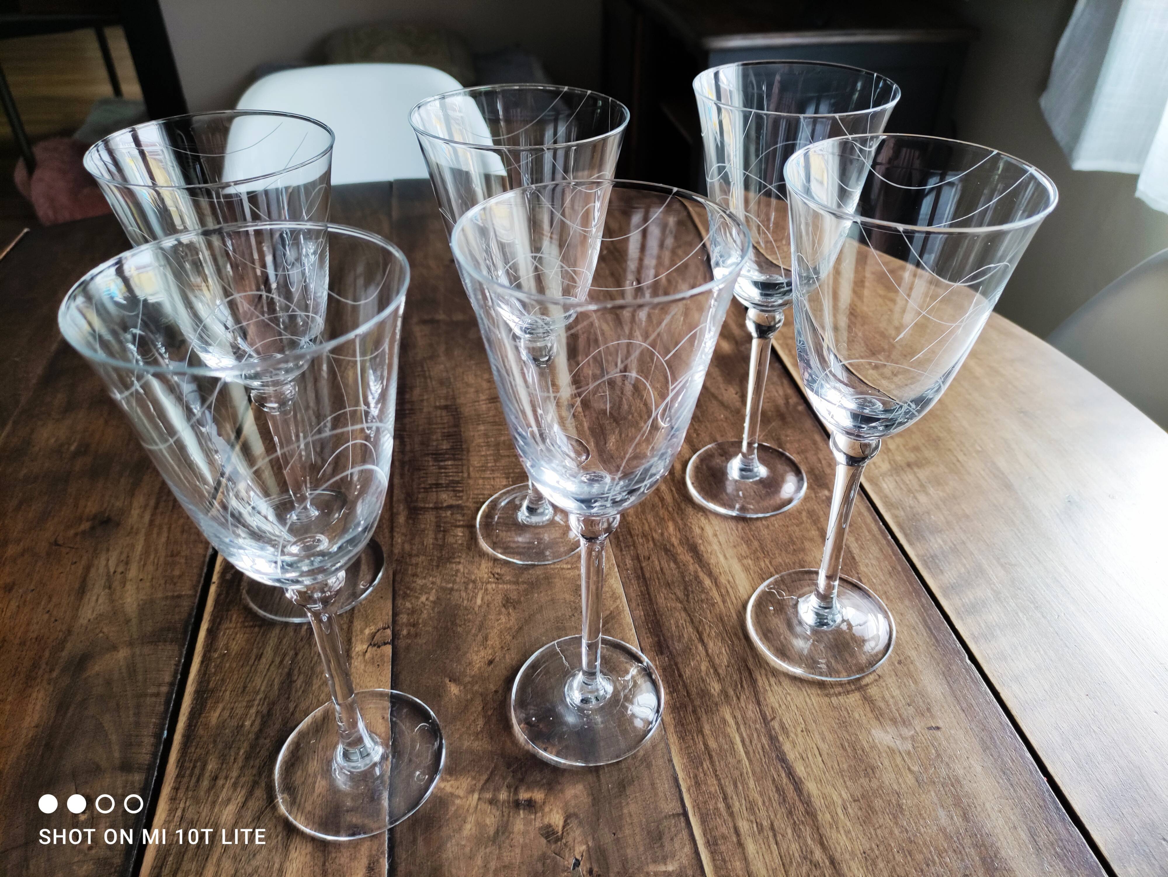 Set of 6 tulip shape wine glasses in voluted glass