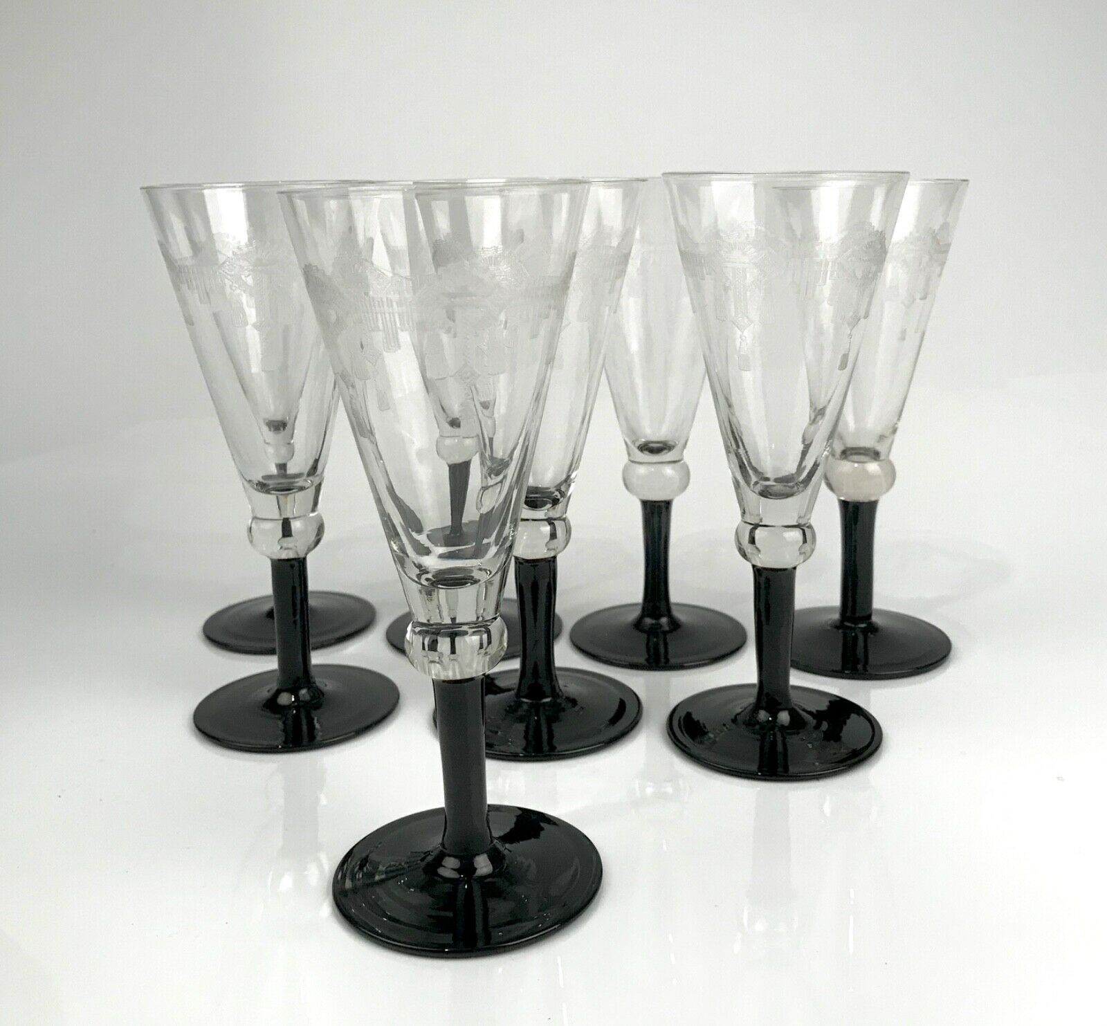 Set of 8 old glasses engraved black feet