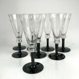 Set of 8 old glasses engraved black feet