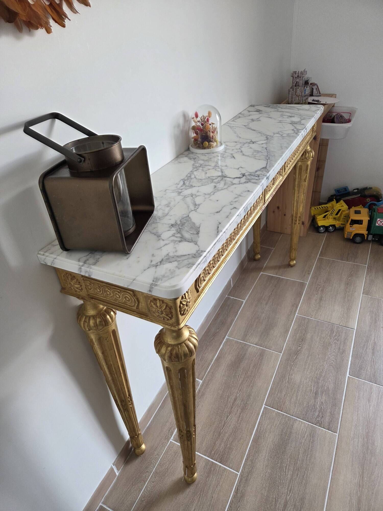 18th-century Italian console in gilded wood with a marble top.