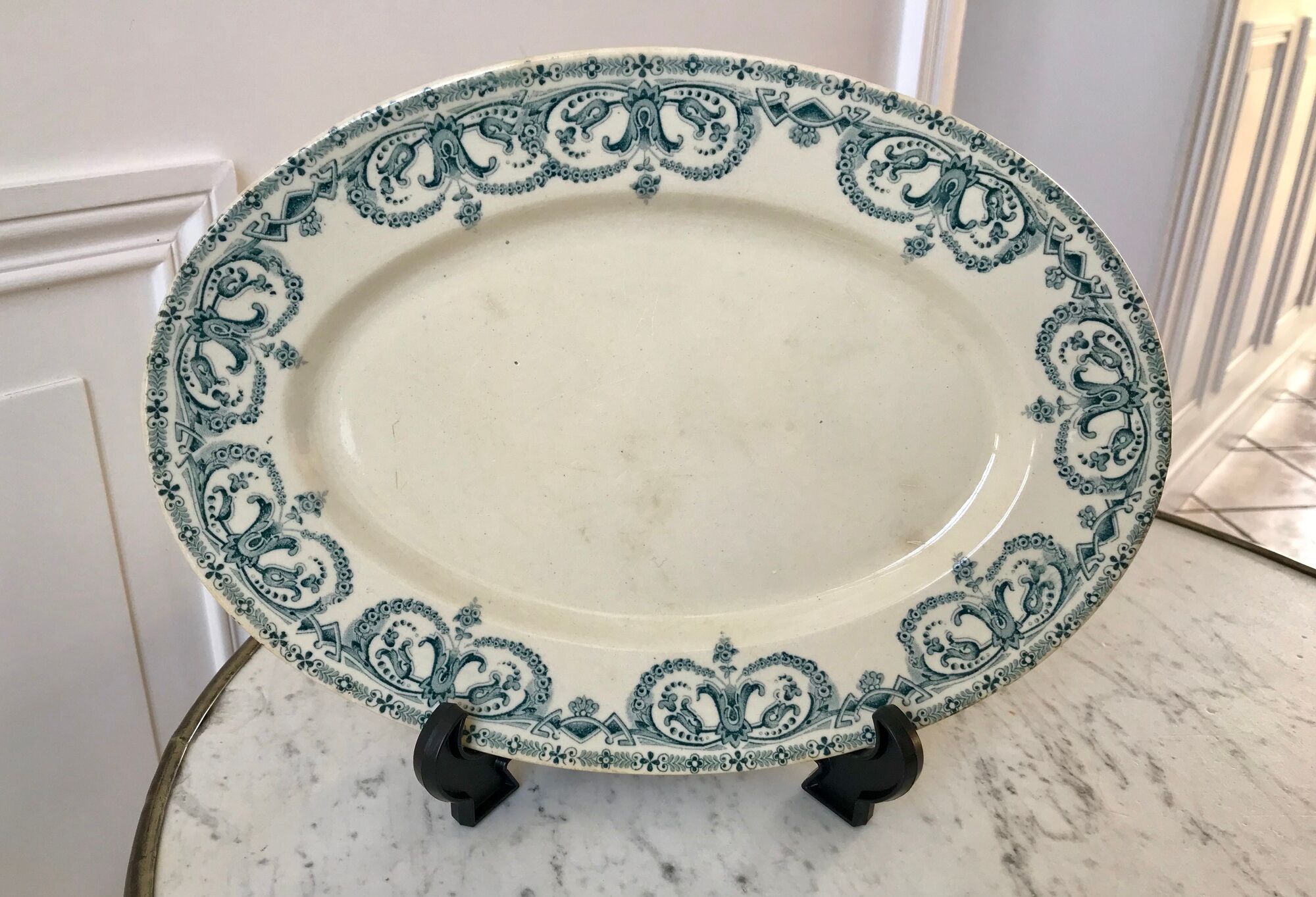 Flat oval Iron Earth To the planter of Caiffa model Garland late nineteenth century