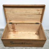 Wooden chest Singer