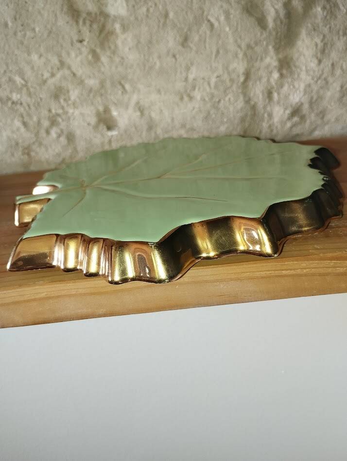 Ceramic trivet and coaster – leaf pattern, year