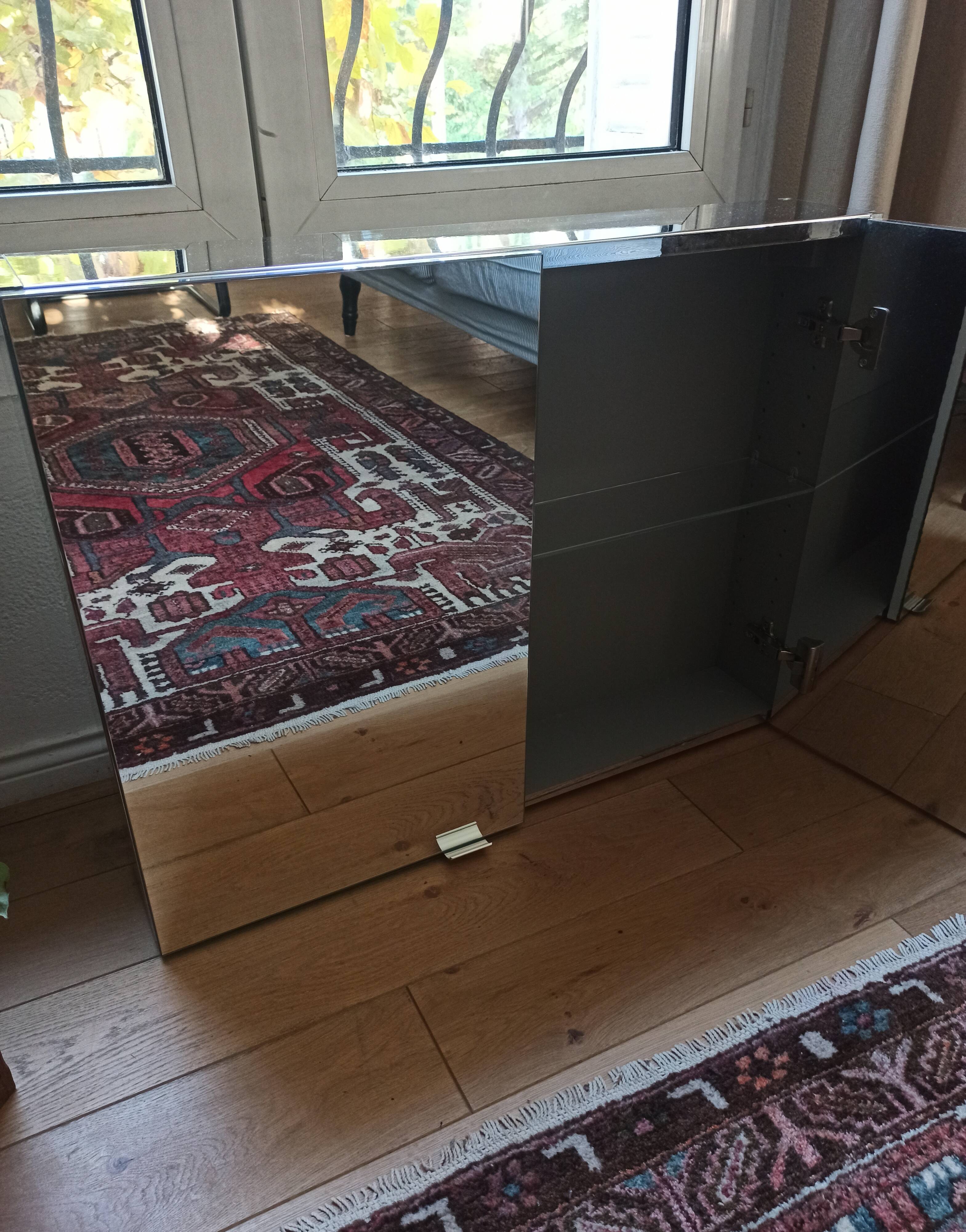 Bathroom mirror cabinet