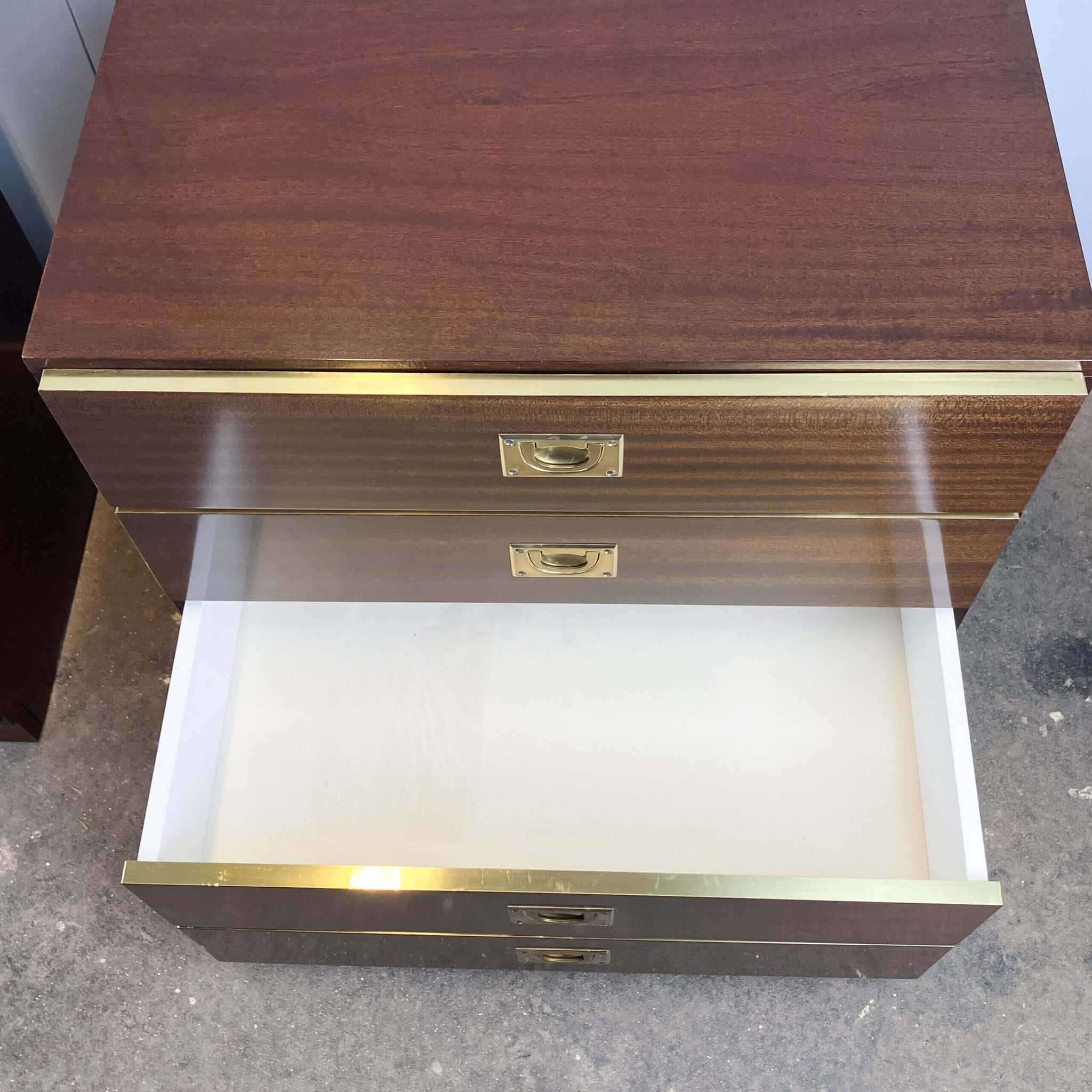 2 tables de chevet / petites commodes de style Campagne, années 1970