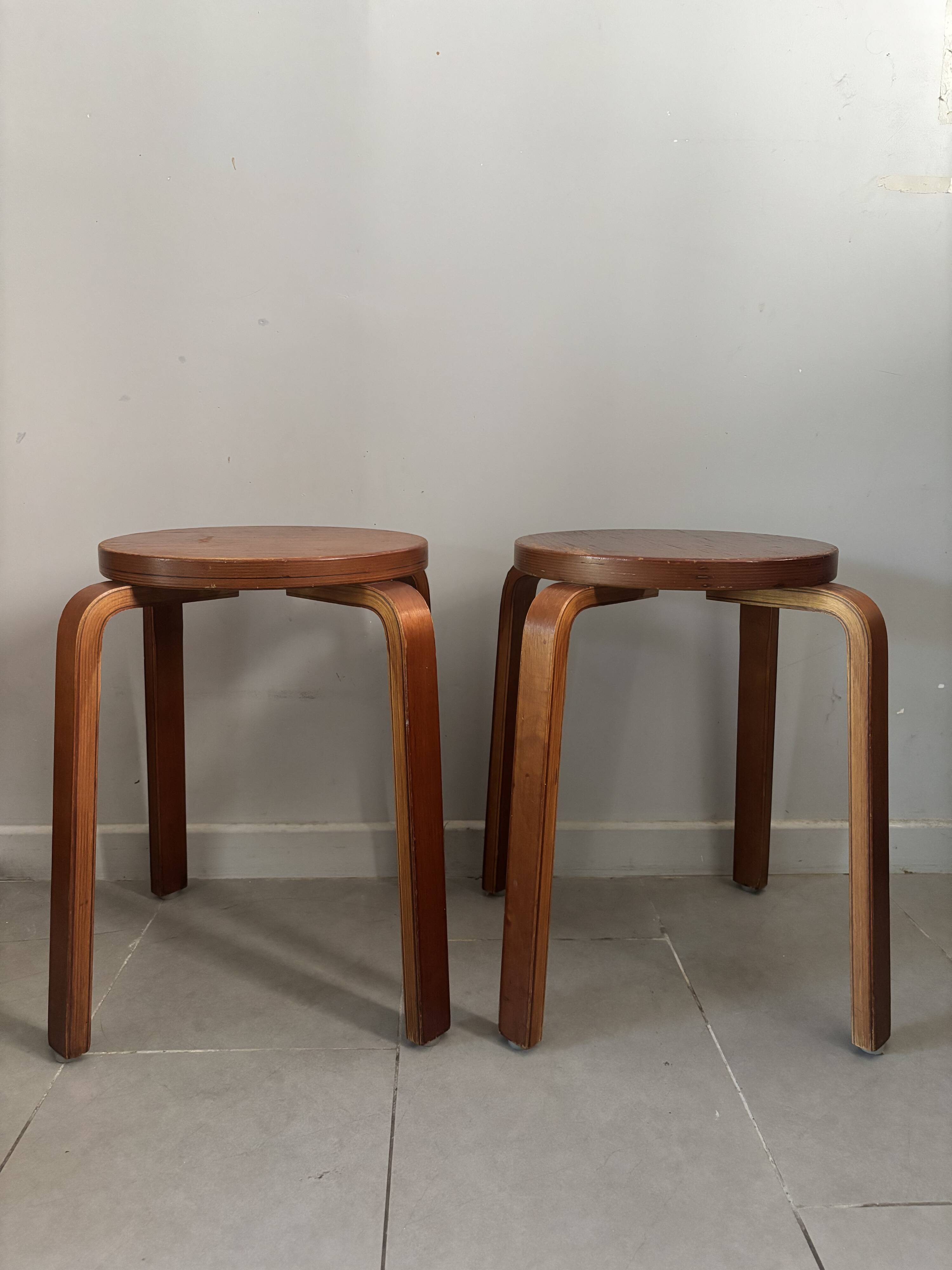 Pair of Artek stools model E60 (rare version with 4 legs), Alvar Aalto