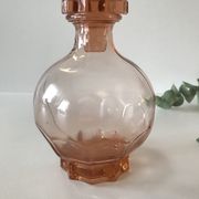 Carafe en verre rose