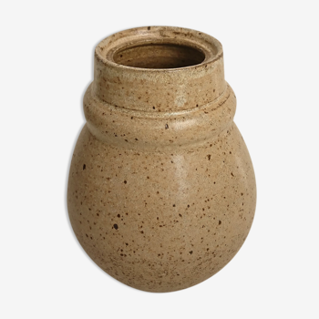 Beige sandstone pot