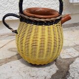 Sandstone and scoubidou potiche