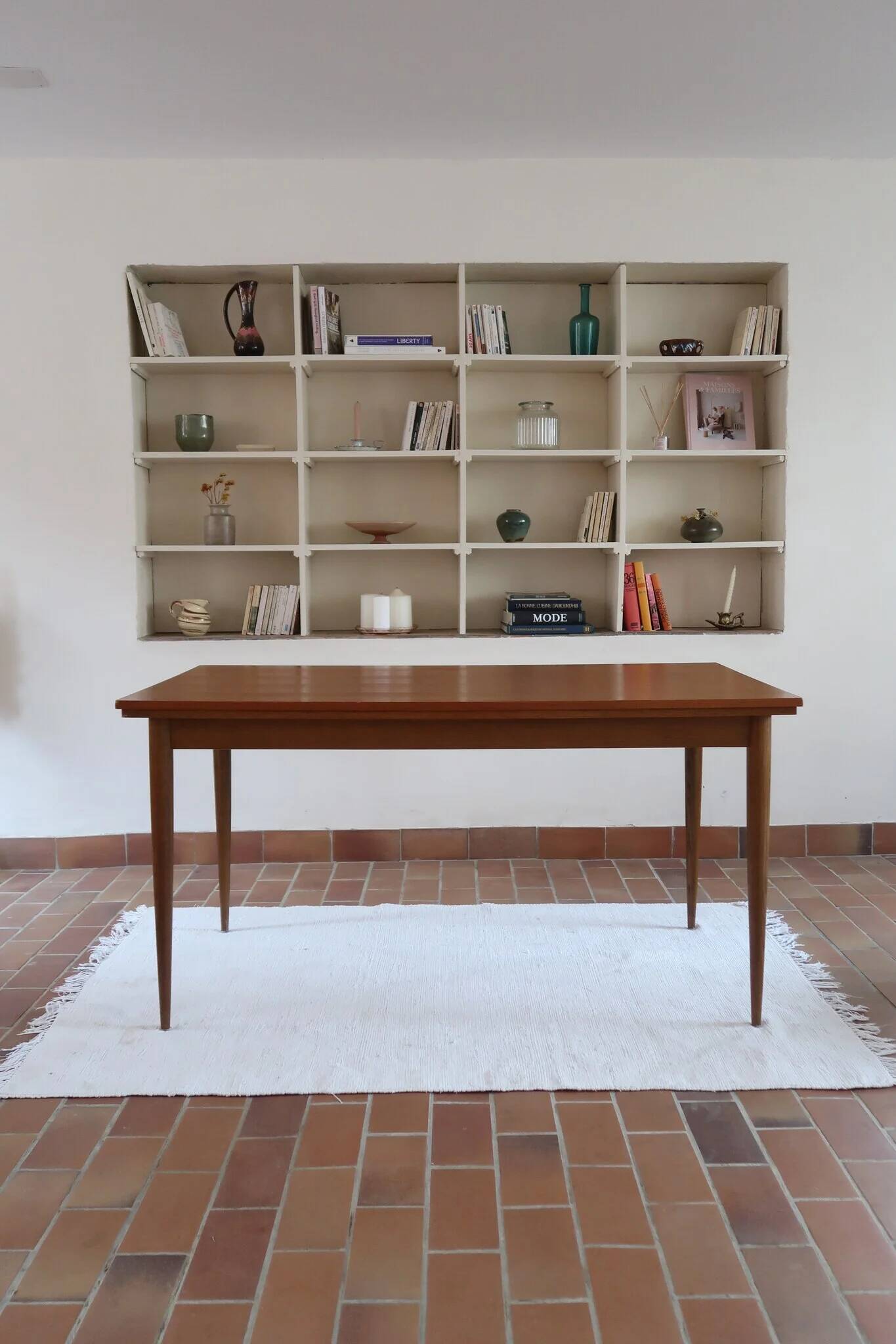 Extendable dining table in teak, tapered legs, 1960s.