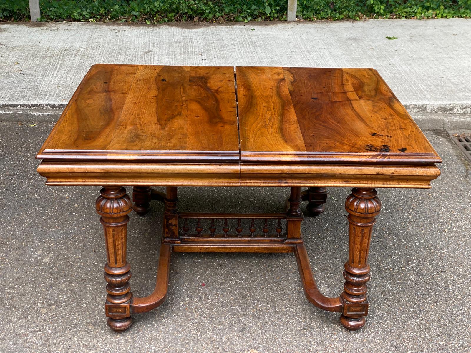 Henri II extendable dining table in solid walnut from the 19th century, 310cm.