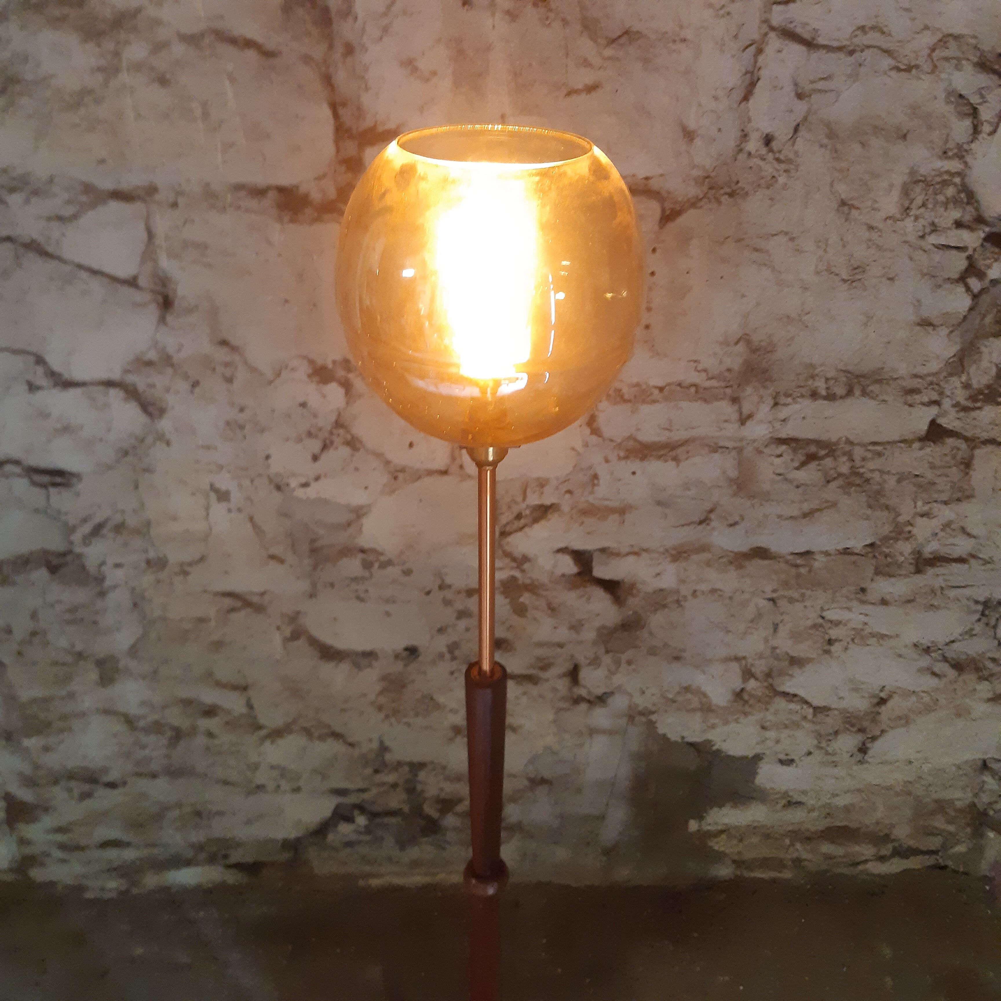 Lampadaire en teck du milieu du siècle