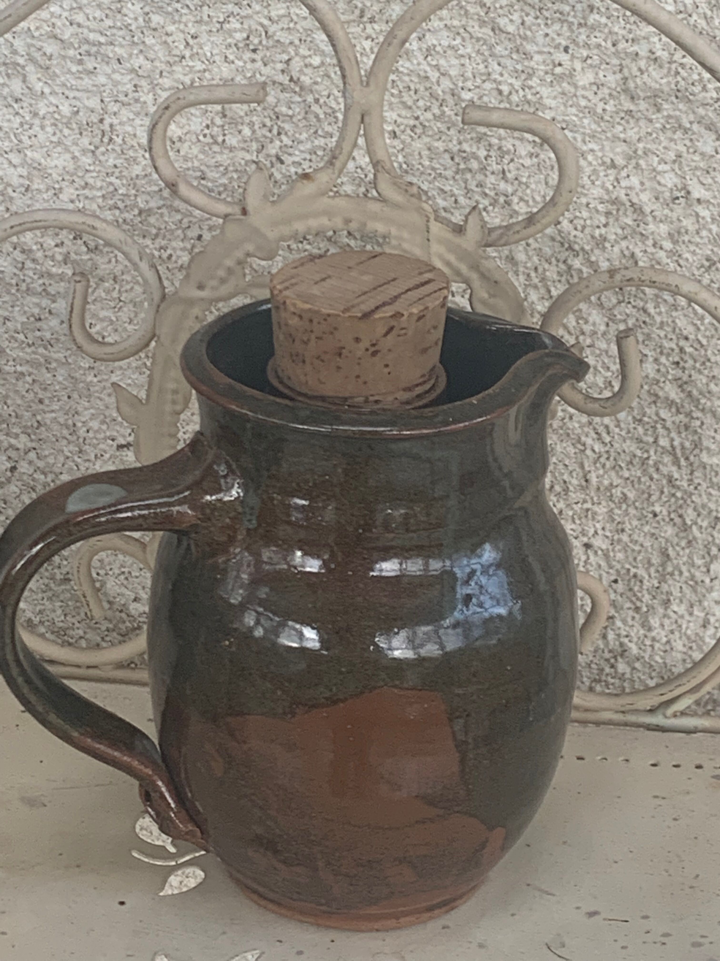 Refreshing carafe in glazed ceramic and vintage cork stopper