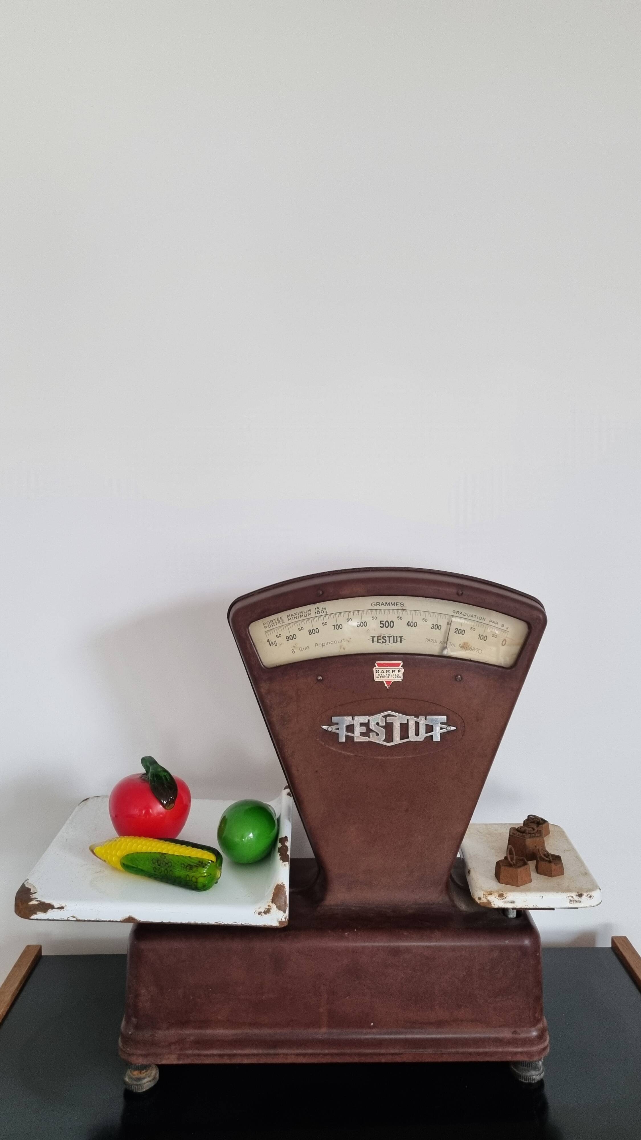 Vintage Testut scale