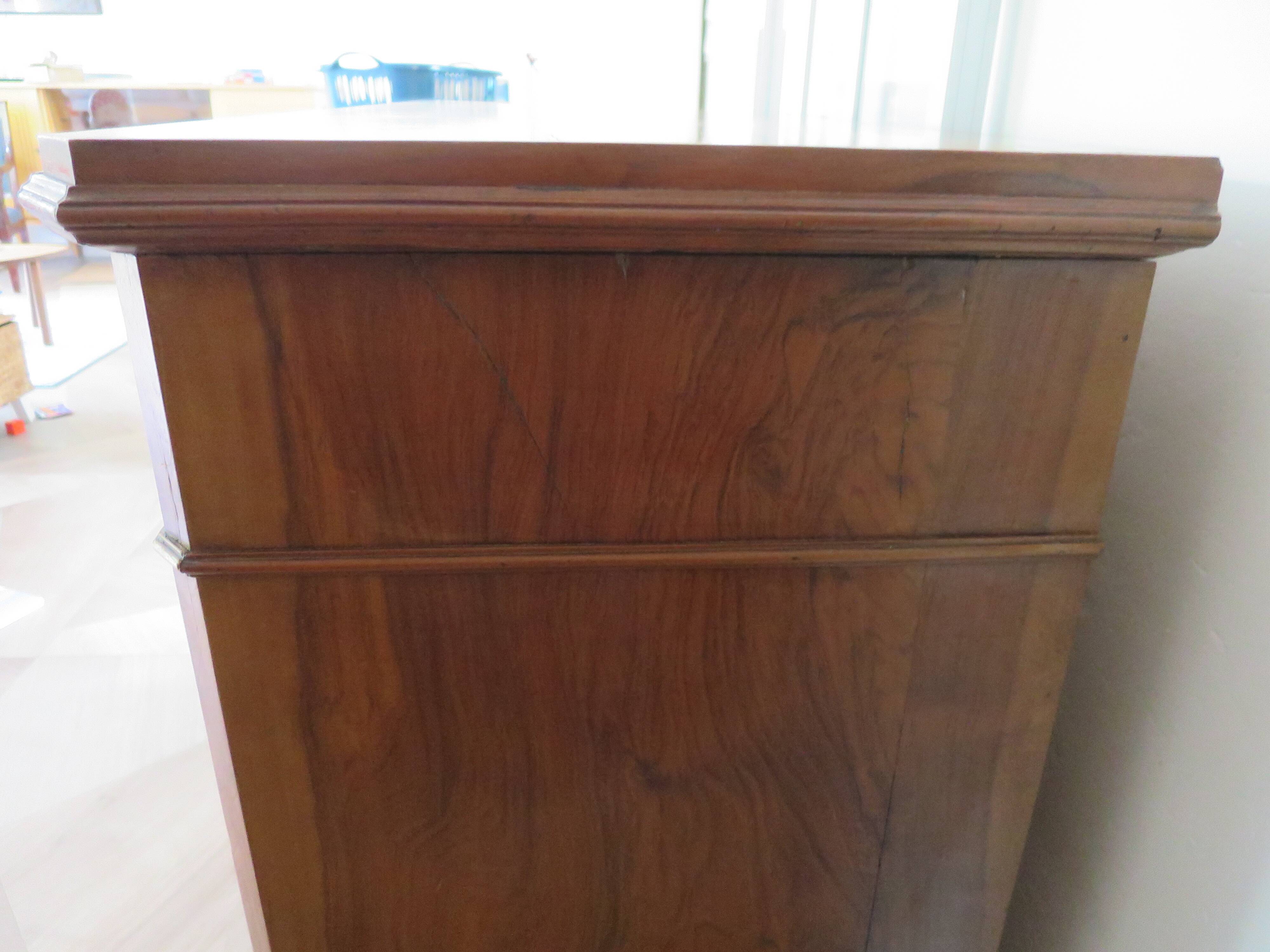 Rare - Pretty old chest of drawers with 4 drawers and 3 locks - In walnut - 1930