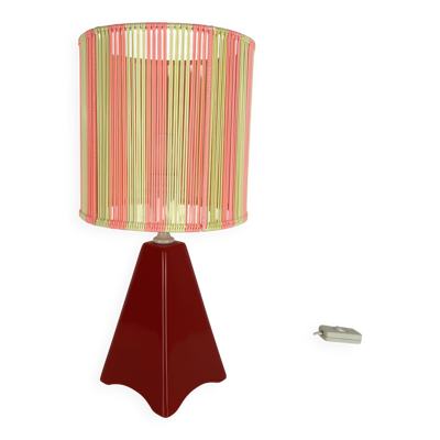 Lampe vintage céramique pyramide rouge et abat-jour scoubidou rayures