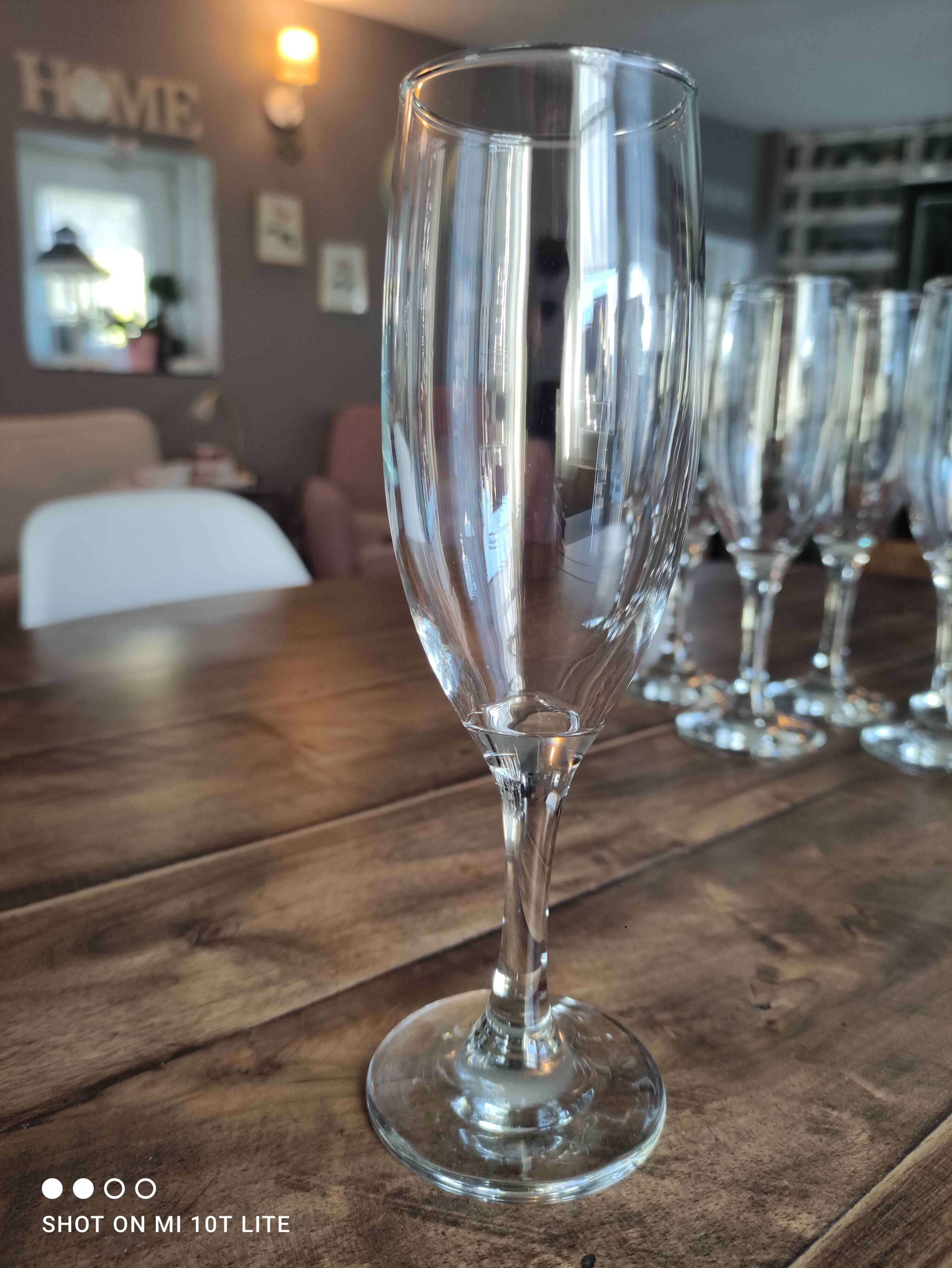 Lot de 9 flûtes à champagne en verre vintage