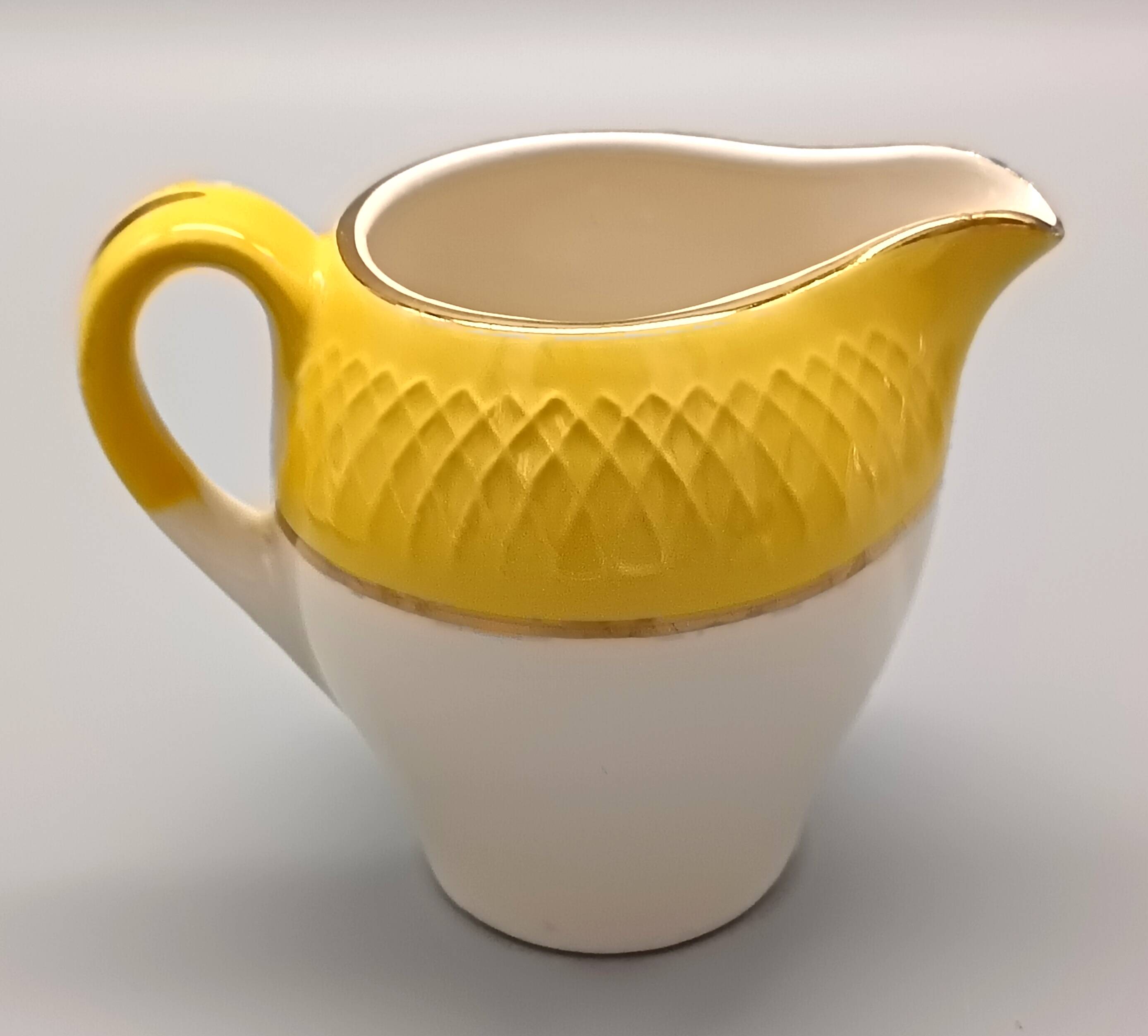 9-cup coffee set, textured yellow Moulin des Loups milk jug