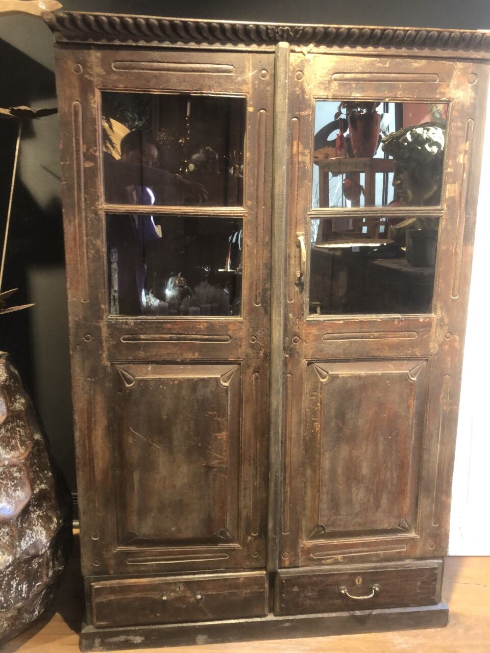 Vitrine , meuble indien 2 portes et  2 tiroirs