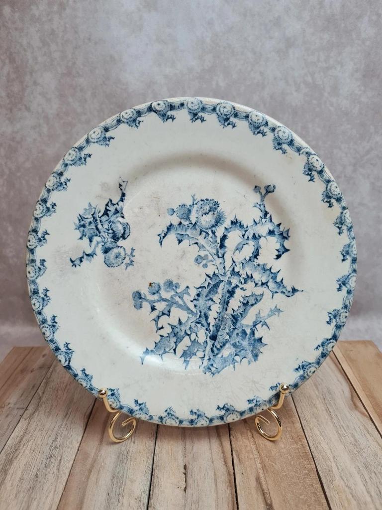 Antique plate with blue thistle decoration – Terre de fer spirit