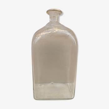 Rectangular glass decanter