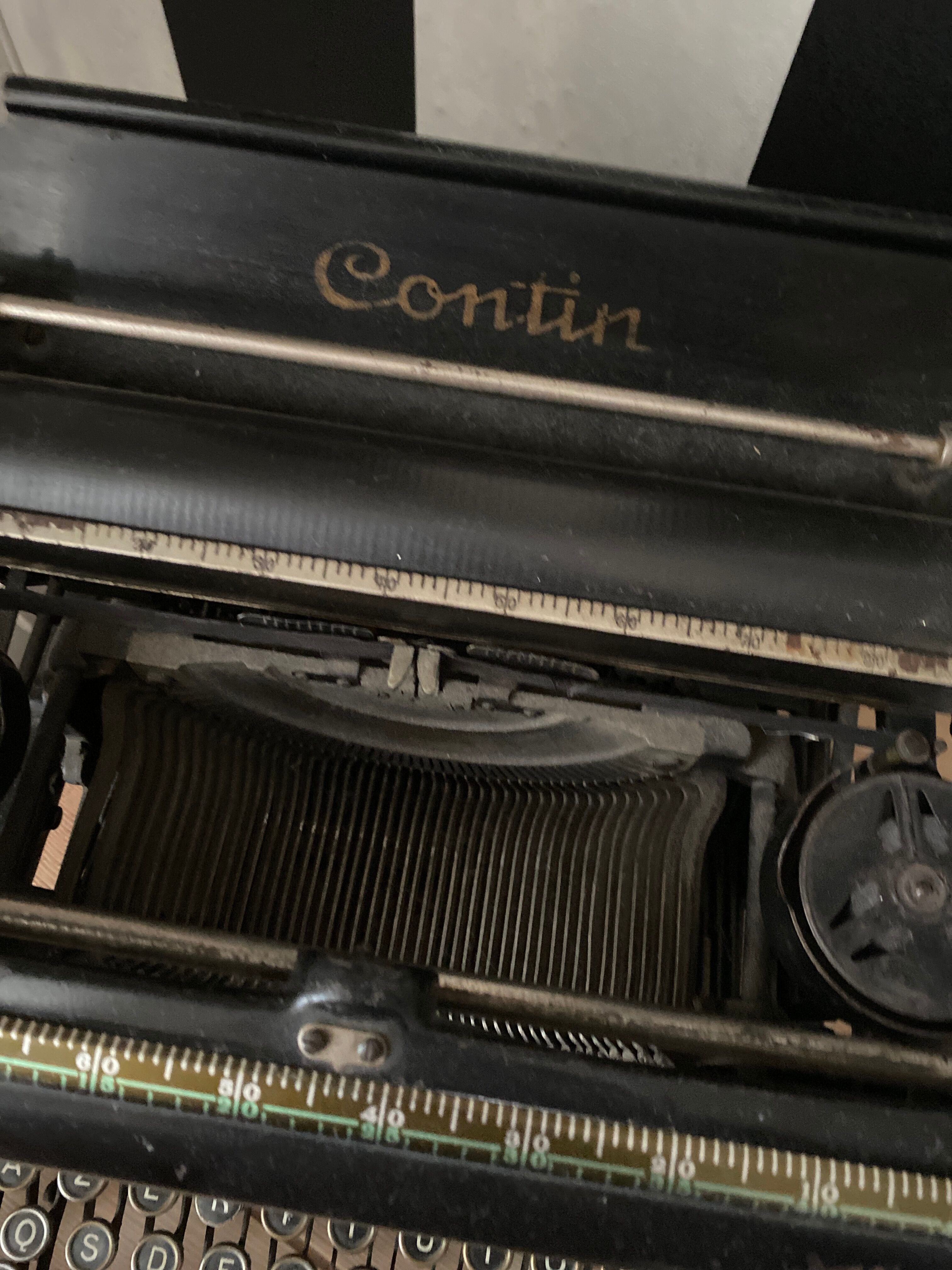Machine à écrire Contin