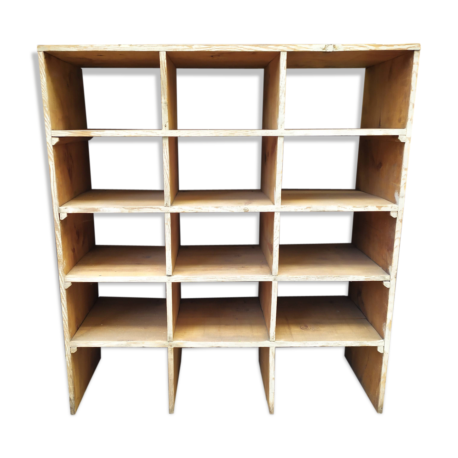 Wood-burning storage unit with an industrial locker